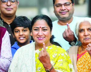 CM Rekha Gupta votes at Shalimar Bagh