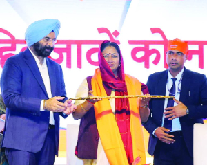 CM Rekha pays homage to Sahibzade