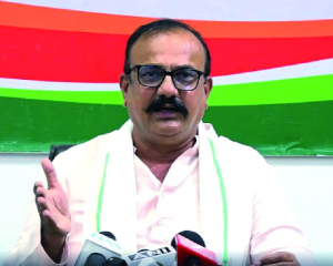 Congress rejects claims of being finished