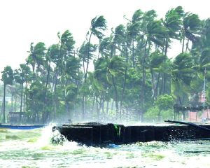 Cyclone Ditwah nears TN coast, Stalin reviews preparedness