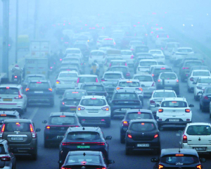 Environment minister reviews car-pooling app to cut pollution