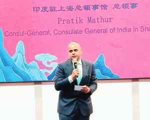 Enyoy discusses teaching Sanskrit, Pali in China