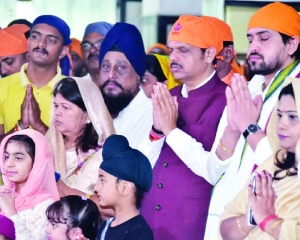 Fadnavis hails Guru Gobind Singh family’s sacrifice