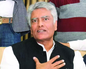Jakhar slams AAP over special Assembly session