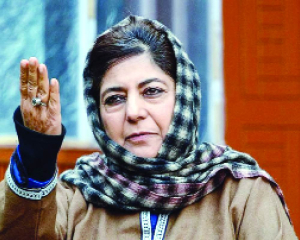 Kashmiri leaders slam Nitish Kumar for pulling down veil of woman doctor