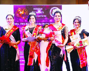 Manisha Dixit won IWA Beauty and Brain pageant