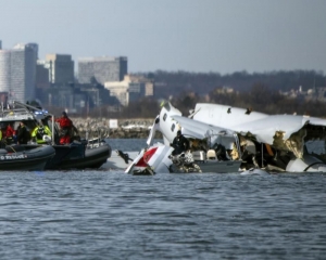 Midair collision kills 67 people in deadliest US air disaster in almost quarter century