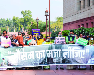 Opposition leaders protest in Parliament over Delhi air pollution