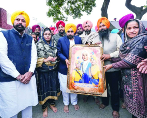Punjab CM Mann pays tribute at Fatehgarh Sahib