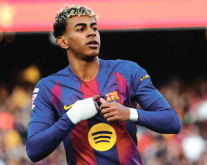 Raphinha, Olmo shine as Barcelona bounce back