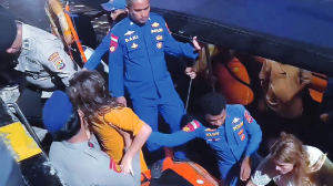 Rescuers search for Spanish family after boat sinks