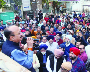 Sood warns MCD officials over cleanliness lapses