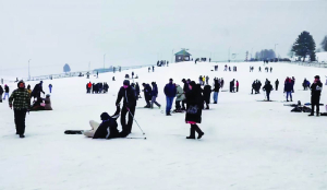 Tourists flock to Kashmir valley for New Year celebration