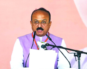 War of words erupts between BJP, AAP on voting day