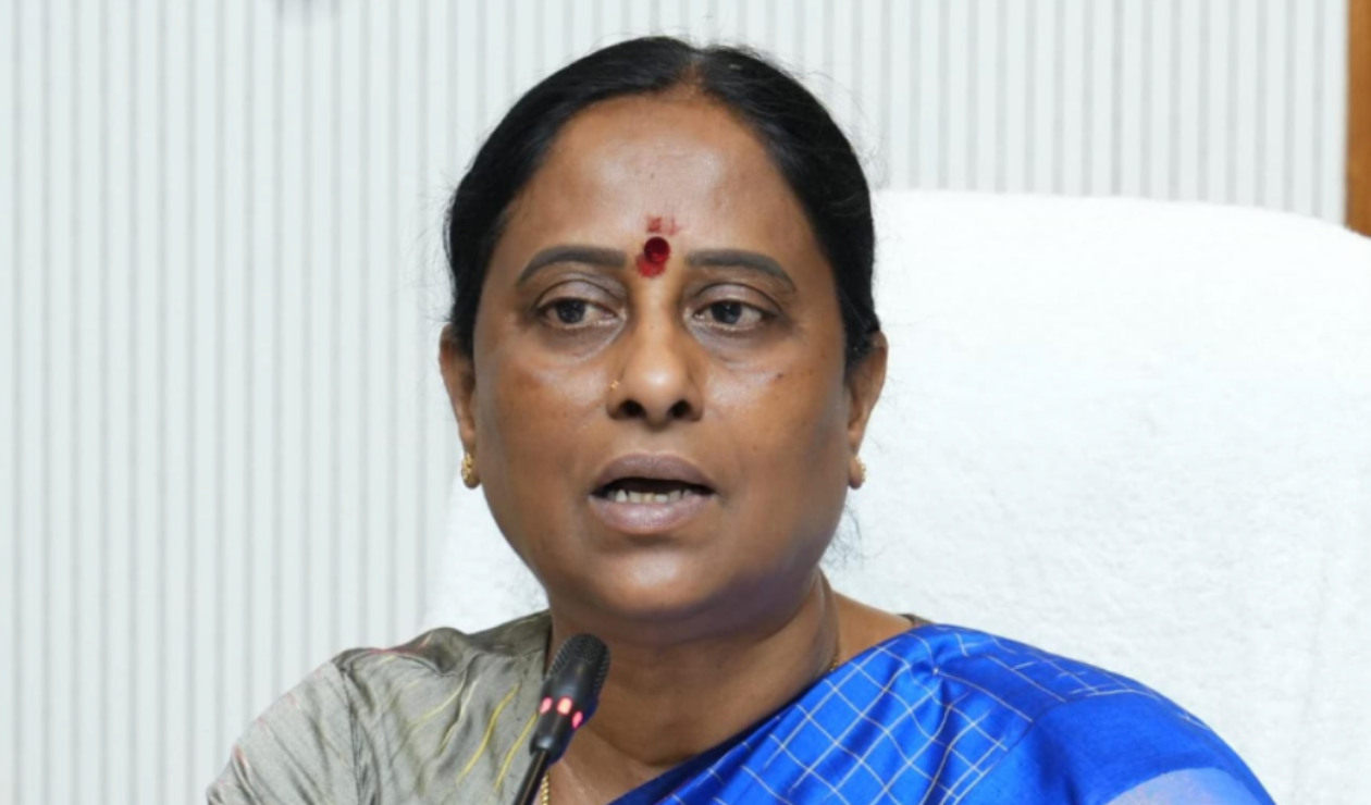 ‘Revanth Reddy indulged in blackmail politics’ : Konda Surekha after Cabinet ouster