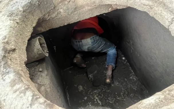 'Caste system persists despite reaching moon' : Bombay HC quashes private-shift on scavenging deaths