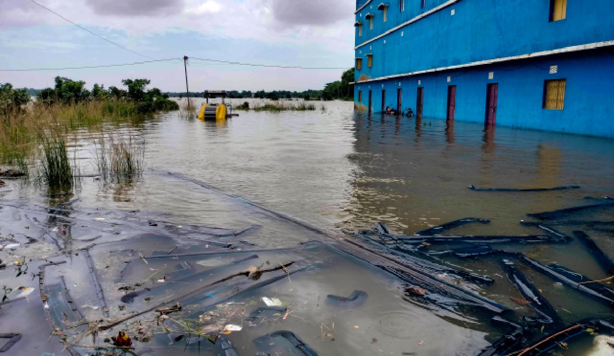 8 lakh Odisha residents caught in flood as Hirakud swells Mahanadi