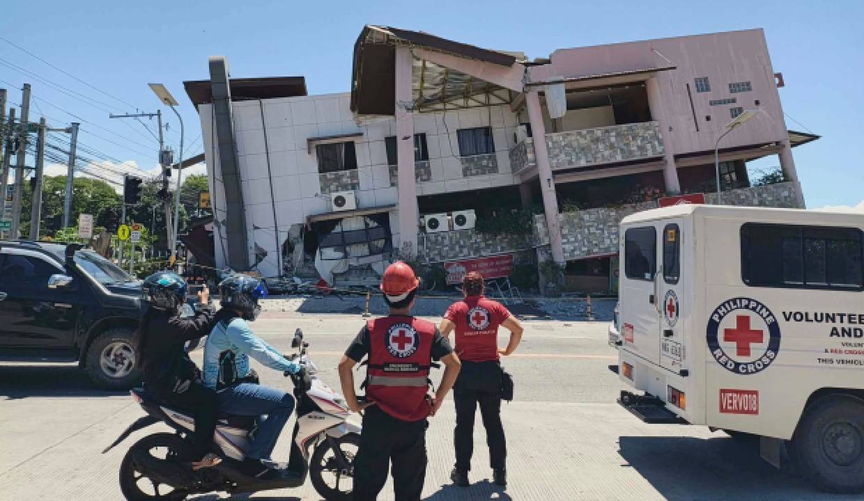 12 Dead, over 200 injured after powerful 7.8 magnitude earthquake strikes Philippines