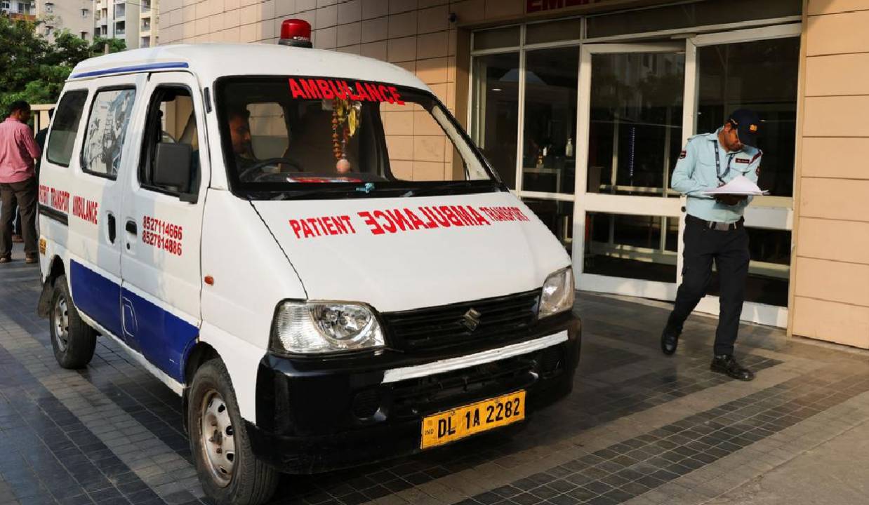 17-year-old girl dies at UP hospital after alleged delay in stretcher and ambulance support