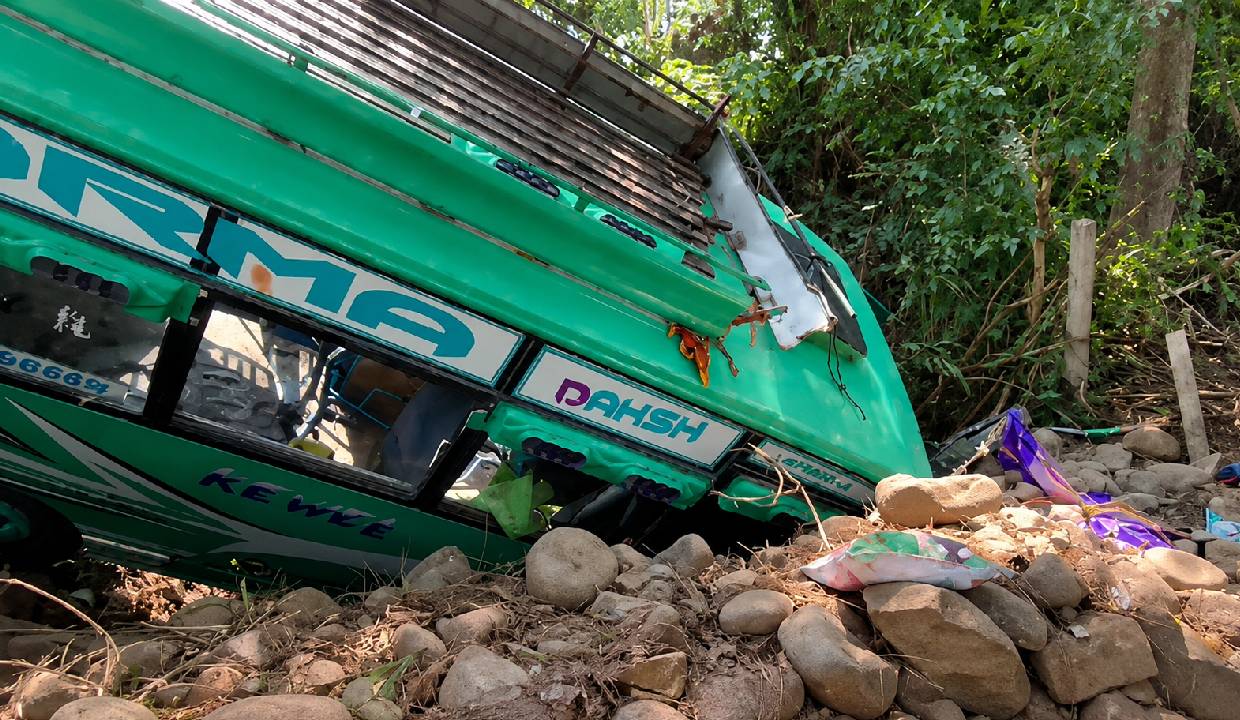 23 Pilgrims injured after mini bus falls into Gorge in J&K’s Kathua