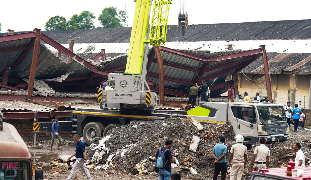 3 Dead, 21 rescued after warehouse shed collapse in Kolkata’s Taratala