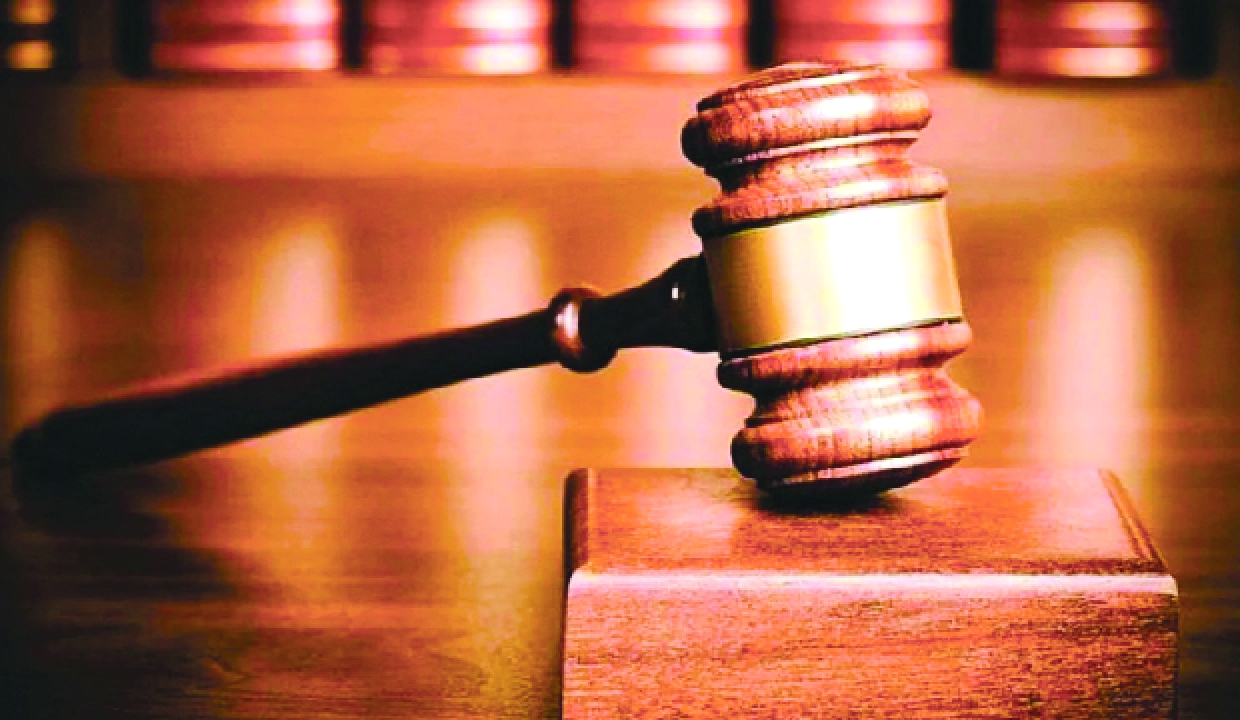 5 acquitted in trespassing, assault case