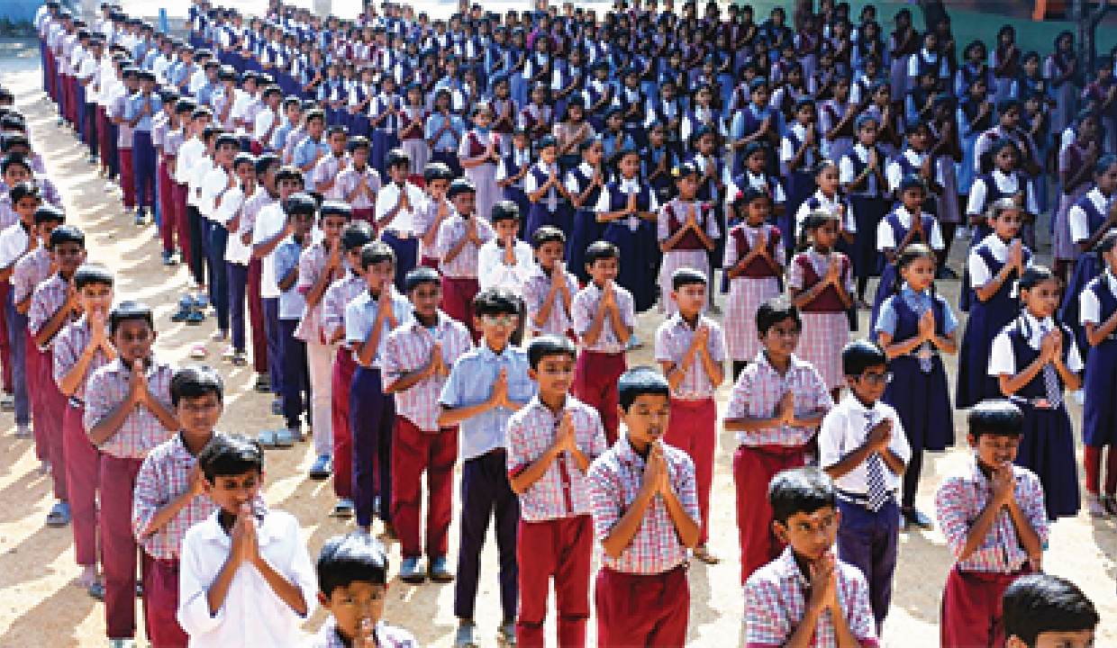 50 lakh students sing Vande Mataram on youth day