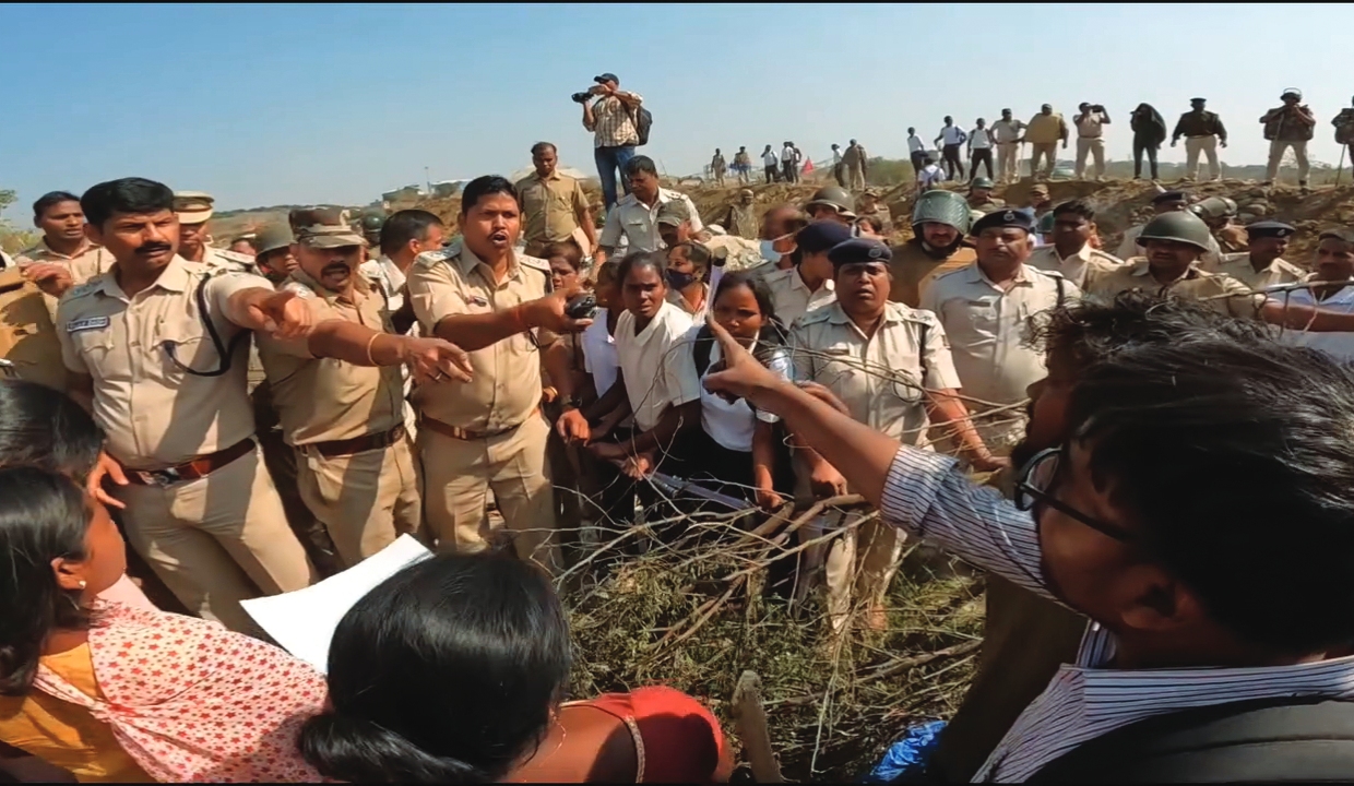 58 cops injured in clash with tribals in Odisha