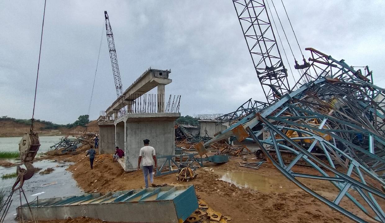 6 Dead, several trapped as under-construction bridge collapses in UP during storm