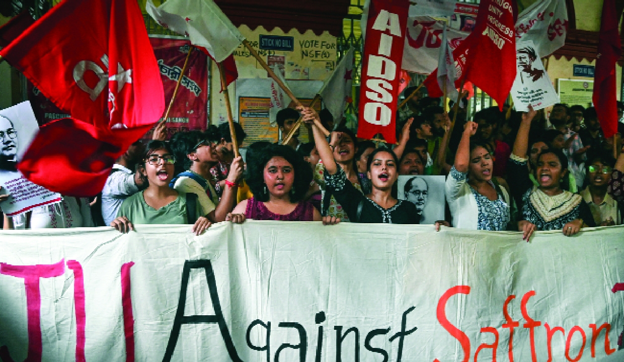 8 hurt as ABVP, Left students fight in Jadavpur University campus