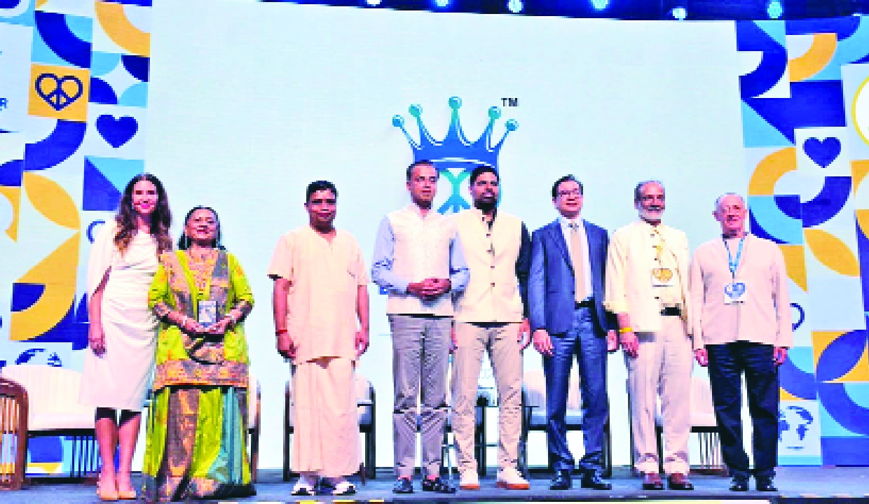 Acharya Balkrishna honoured with Champion Health Award