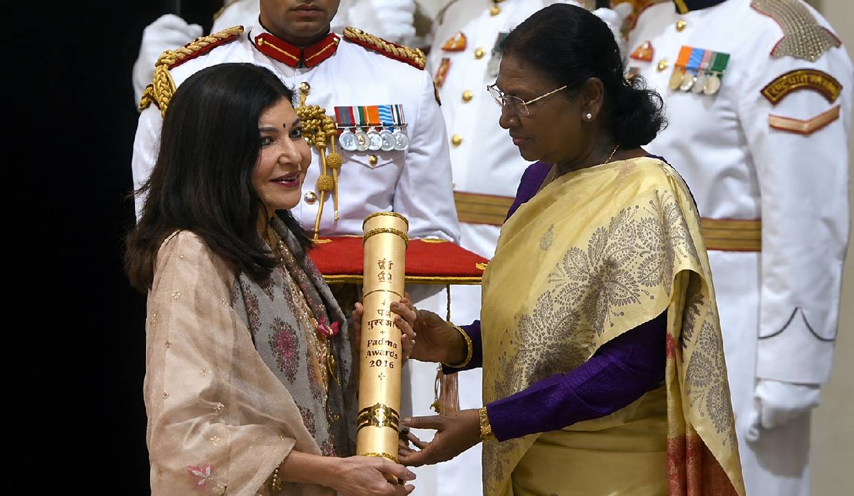Alka Yagnik conferred Padma Bhushan, receives Honour at Rashtrapati Bhavan ceremony