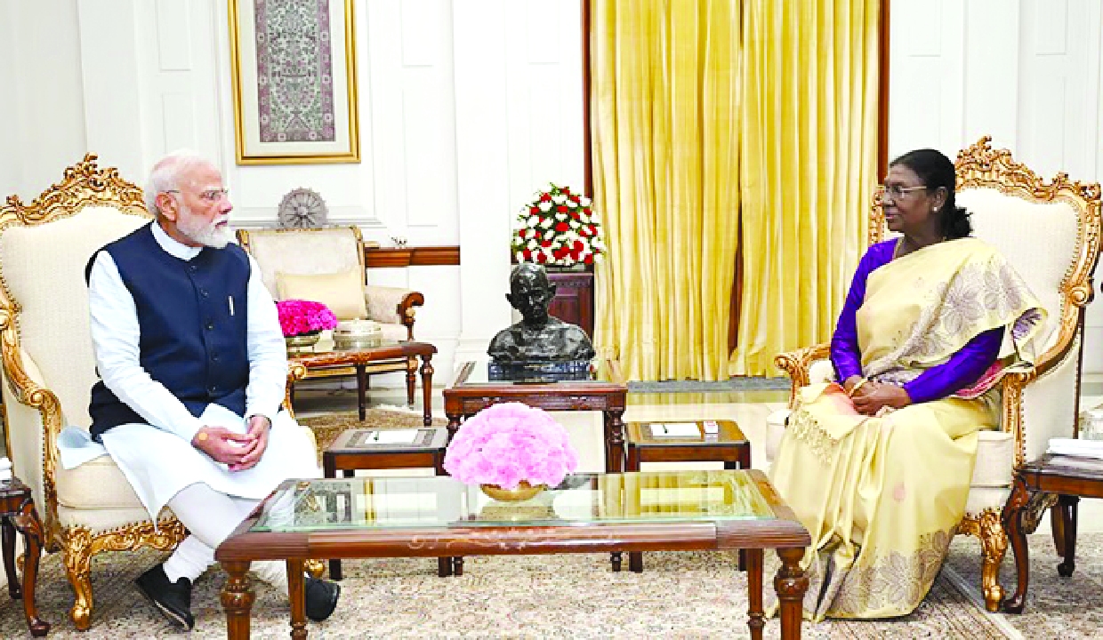 Amid Cabinet reshuffle buzz, PM calls on President