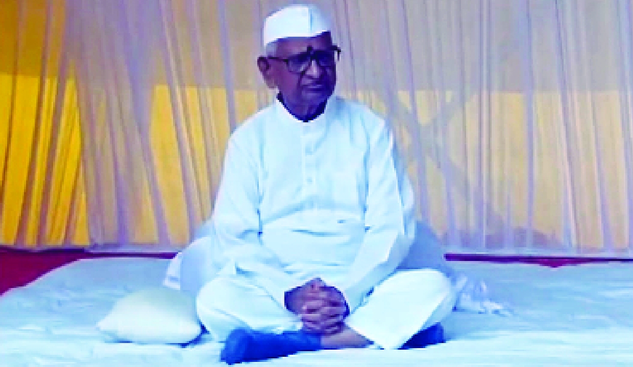 Anna Hazare undertakes silent protest to support students