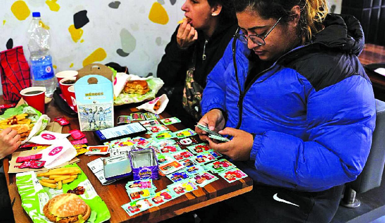 Argentine plazas buzz with WC sticker trading fever