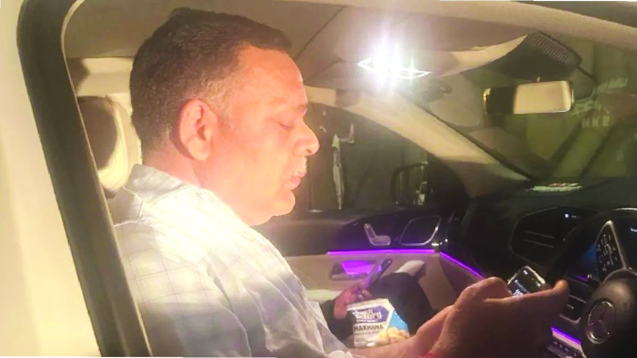 Army officer attacked for objecting to public drinking