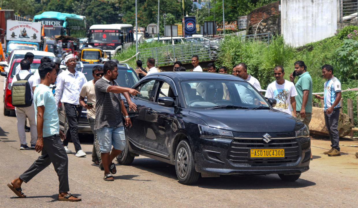 Assam cab operators suspend Meghalaya blockade after ministerial talks