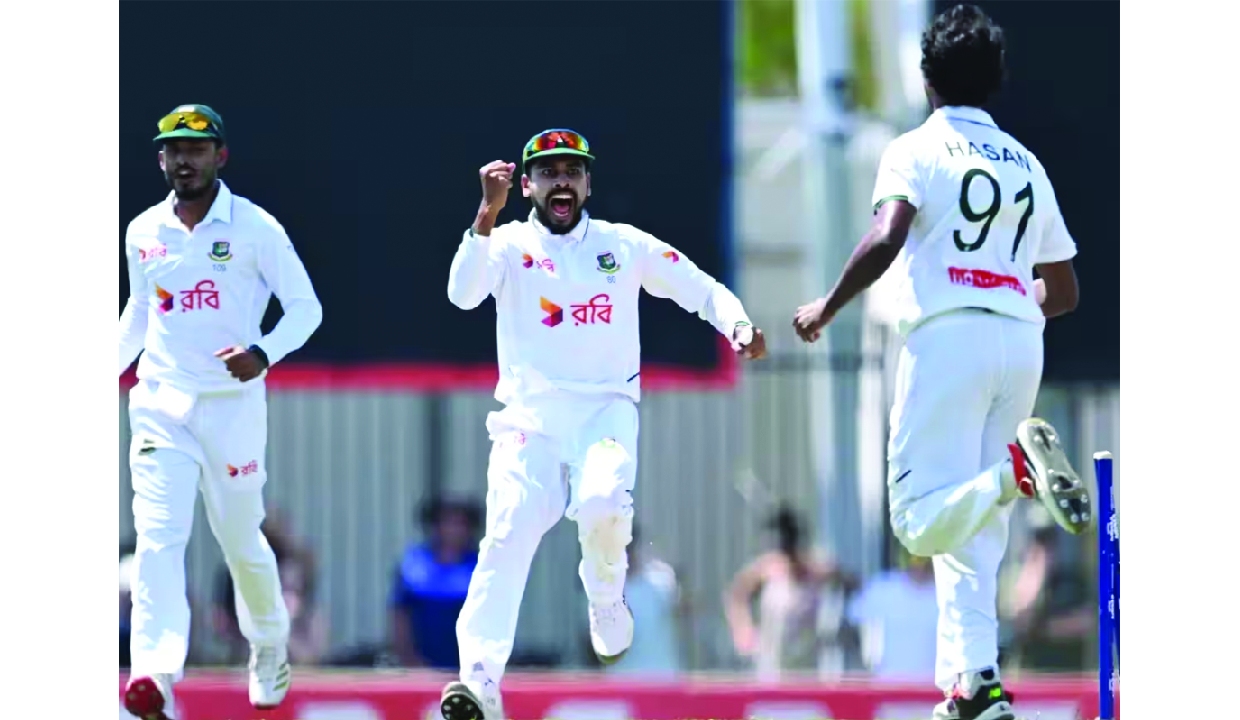 Bangladesh closes in on historic win as Australia’s batting woes return on Day 3