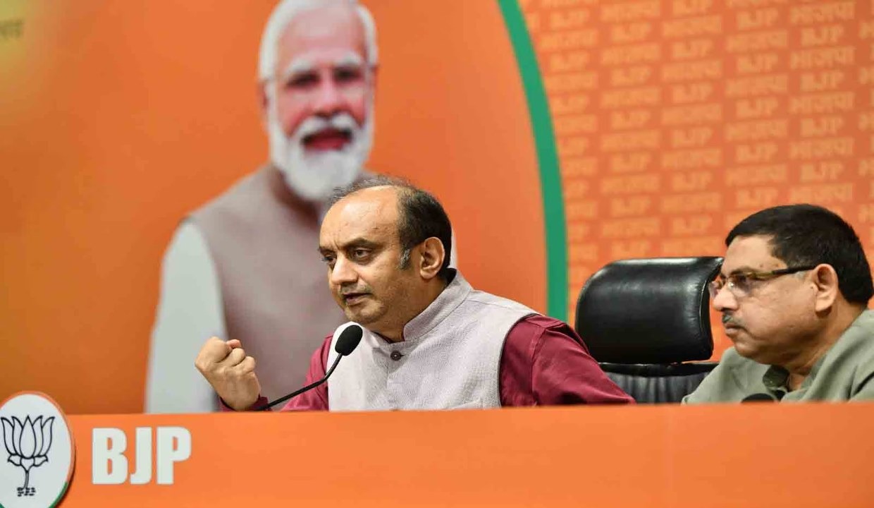 BJP hits back at Congress decision to sing only 2 stanzas of Vande Mataram at party events