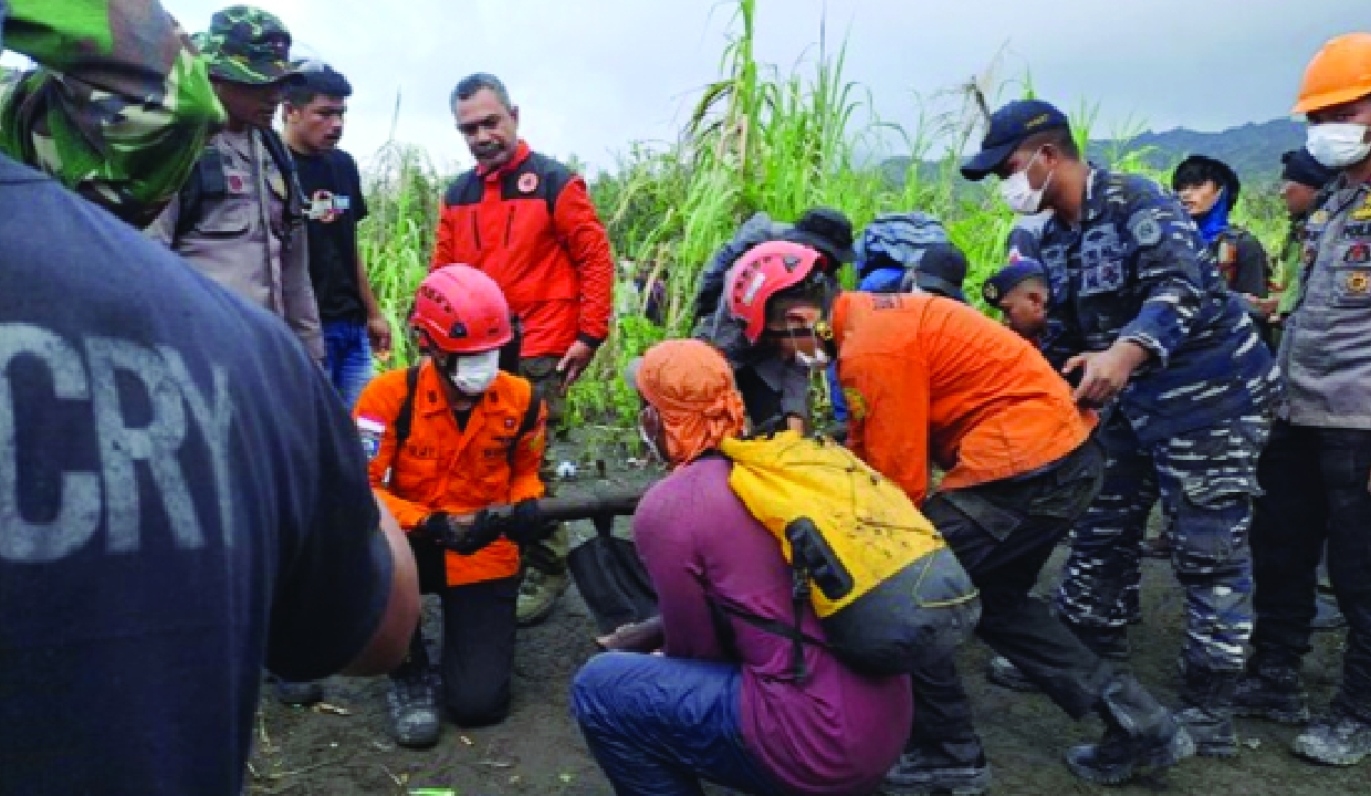 Bodies retrieved from Indonesian volcano after eruption kills 3 hikers