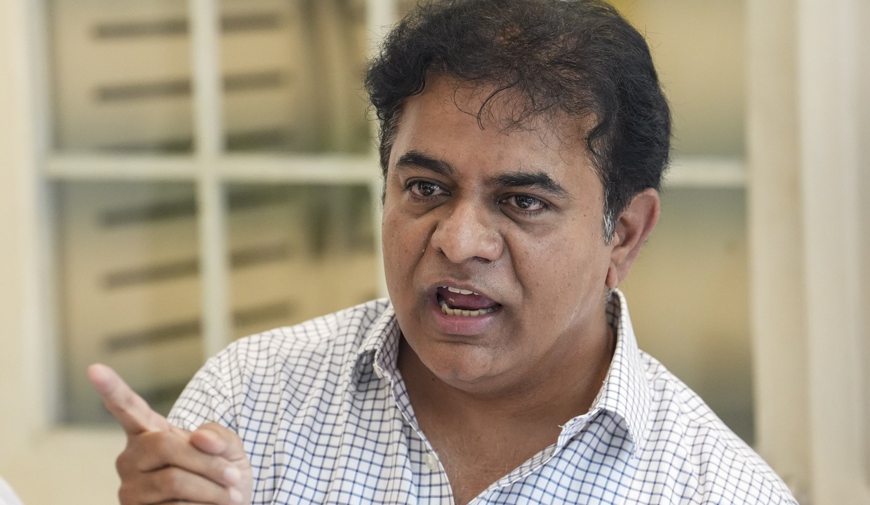 BRS stages protests seeking water release from Jurala project, Cong hits back