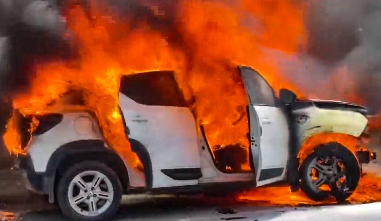 Car catches fire on Delhi’s MB Road due to intense heat