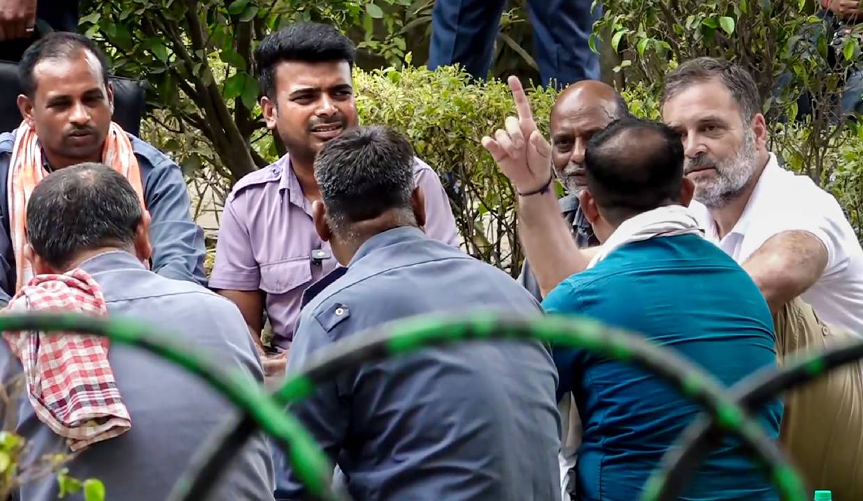 Congress leader Rahul Gandhi shares lunch with Delhi auto drivers, discusses rising costs