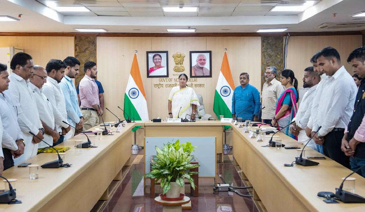 Delhi CM Rekha Gupta pays tribute to victims, honours heroes of Malviya Nagar and Saidulajab tragedies
