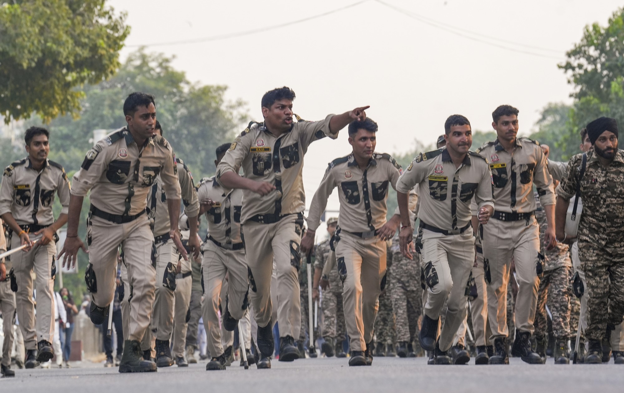 Delhi protest turns violent: two police personnel hurt in stone pelting, protesters allege lathi charge