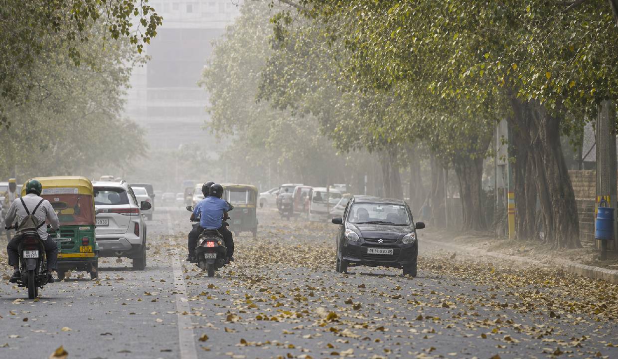 Dust storms hit Delhi, IMD issues red alert for severe thunderstorms and rain