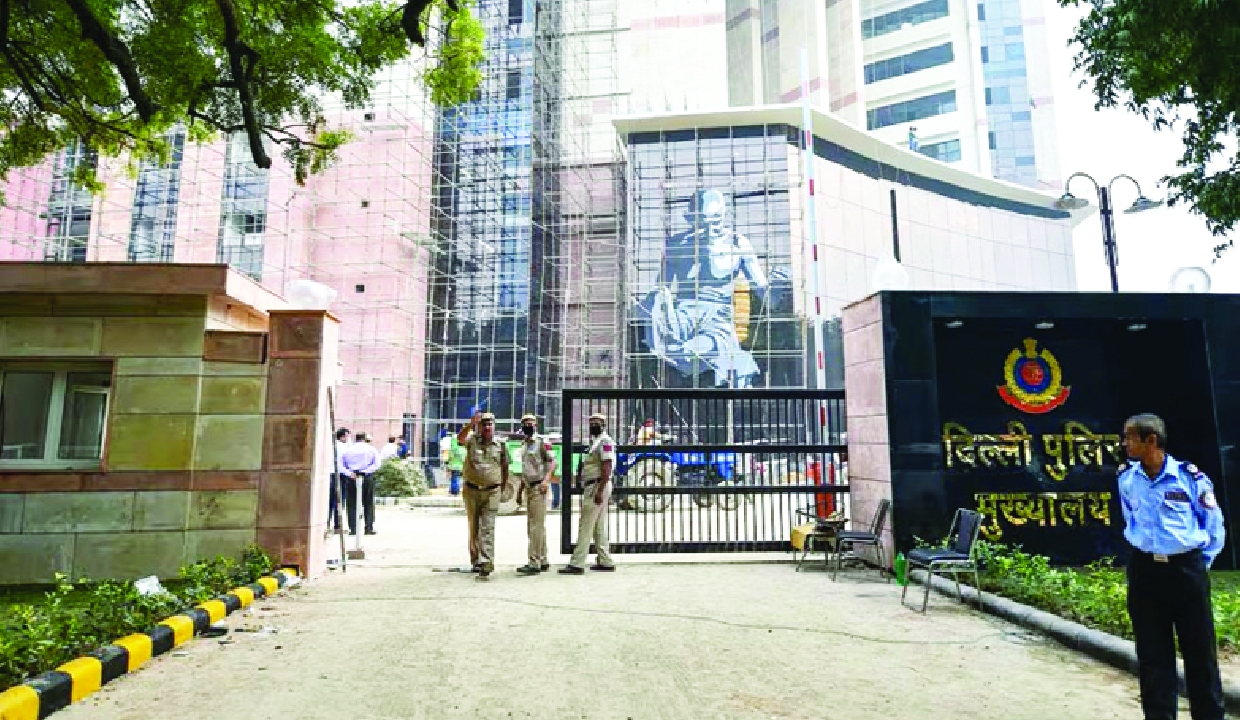 Ex-cop held for extortion; Canada link under probe