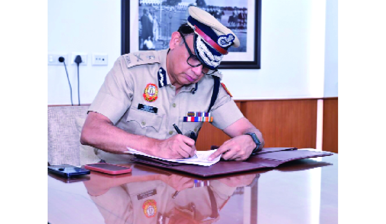 Ex-IB officer takes charge of Delhi Police
