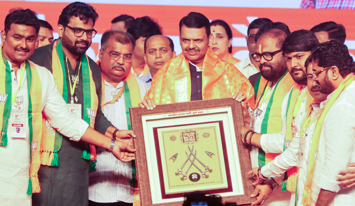 Fadnavis calls CJP 'Congress Jitao Programme', targets Rahul Gandhi outreach