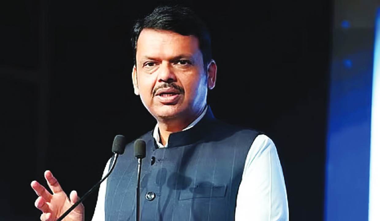 Fadnavis Condemns Youth Congress Shirtless protest